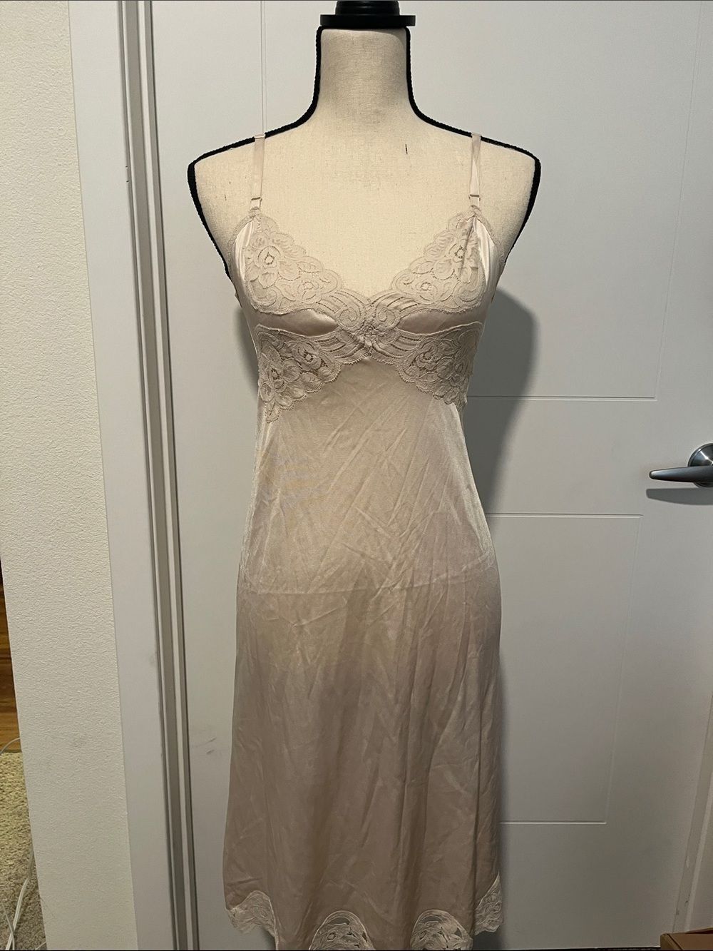 Vintage Vanity Fair Cream Lace-Trim Slip Dress Nightgown Feminine Cottagecore - Picture 1 of 10